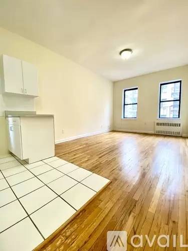 Main picture of 490 E 74th St