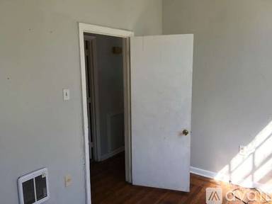 Main picture of 364 S Queen St