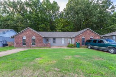 Main picture of 63 Carolane Dr