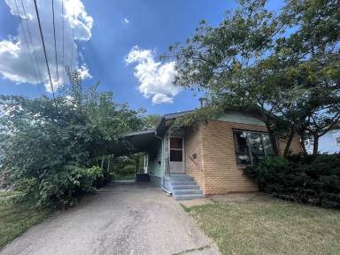 Main picture of 302 Zoll St