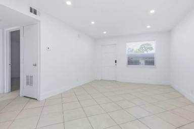Main picture of 1015 NE 17th Ave