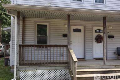 Main picture of 48 W Clinton St