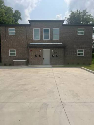 Main picture of 2423 N Peoria Ave
