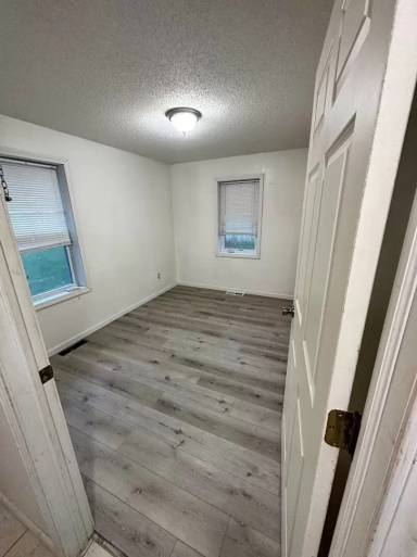 Main picture of 1427 Bixby Ave NE