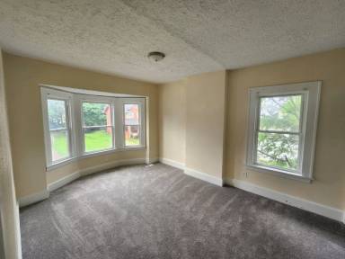 Main picture of 4160 E 99th St