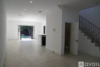 Main picture of 32 NW 50th Ave