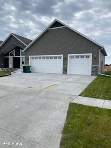 Main picture of 2070 11th St W