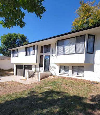 Main picture of 2218 Suffolk St