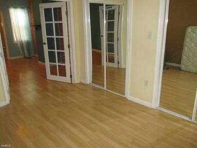 Main picture of 2322 Fleet St