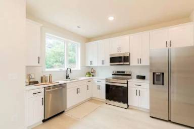 Main picture of 745 N Market St