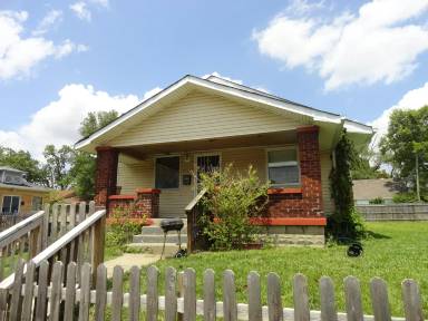 Main picture of 3202 E 20th St