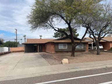 Main picture of 8716 E Oak St