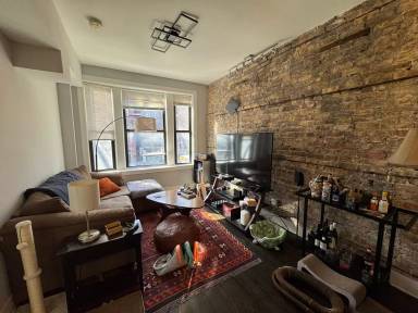 Main picture of 1742 W Division St