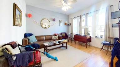 Main picture of 701 W Belmont Ave