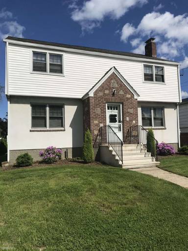 Main picture of 101 Adams St