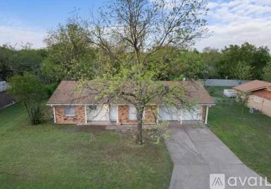 Main picture of 2100 SE 9th St