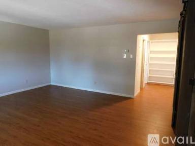 Main picture of 80 White Oak St