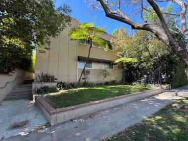 Main picture of 525 N Sweetzer Ave