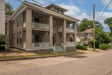 Main picture of 1215 15th Ave S