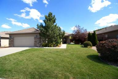 Main picture of 323 S 3525 W