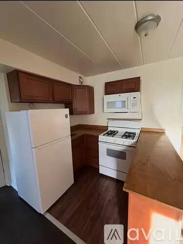 Main picture of 2560 Harrison Ave