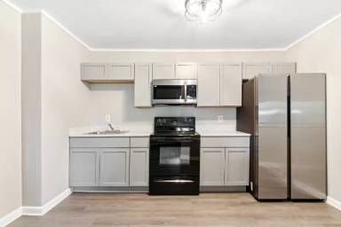 Main picture of 30 E E St