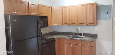 Main picture of 715 NE 2nd Ave