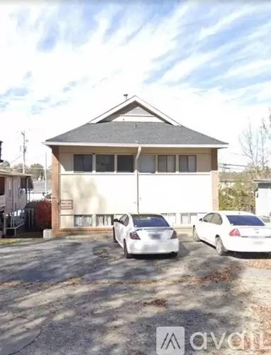 Main picture of 404 W Maple St
