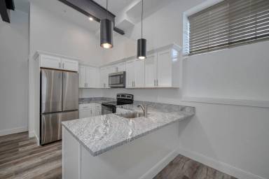 Main picture of 10 Water St