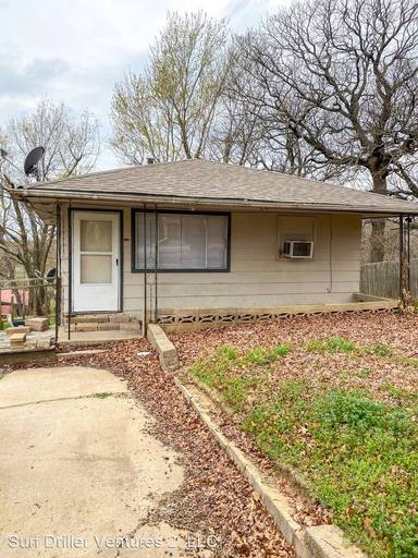 Main picture of 724 N Walnut Creek Dr