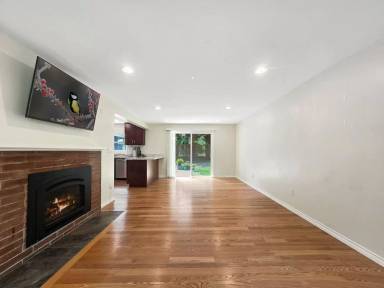 Main picture of 12017 NE 66th St