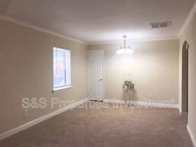 Main picture of 2600 Green St