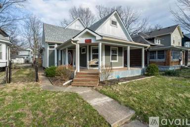 Main picture of 921 N Temple Ave