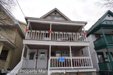 Main picture of 449 W Mifflin St