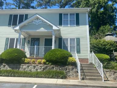 Main picture of 413 Cityview Ln