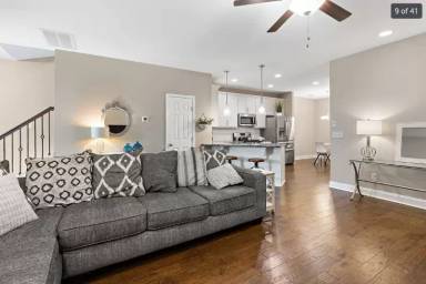 Main picture of 141 Saddlewood Ln