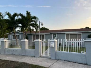 Main picture of 2430 NW 204th St