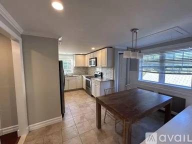 Main picture of 603 Manhattan Ave