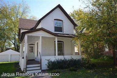 Main picture of 2221 S Burdick St
