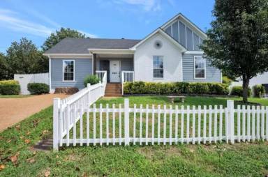 Main picture of 5821 Labrador Ln