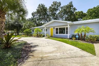 Main picture of 4200 W Beachway Dr
