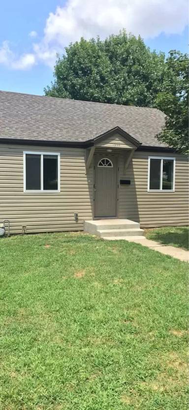 Main picture of 1233 W High St