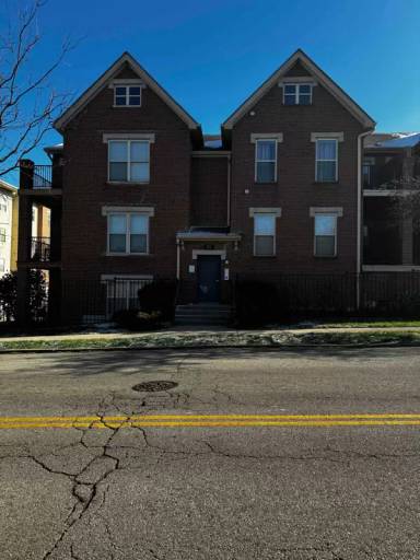 Main picture of 2822 Eden Ave