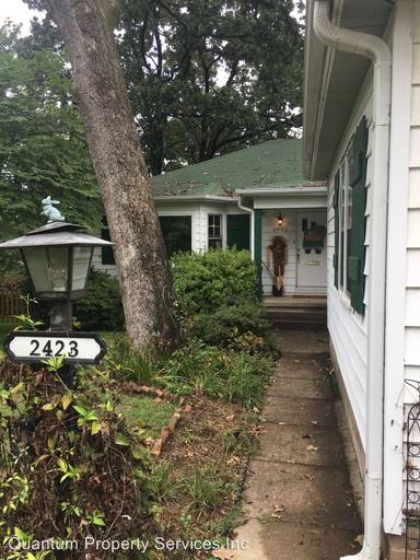 Main picture of 2423 1/2 S S St