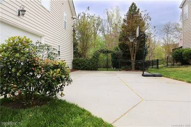 Main picture of 11000 King George Ln