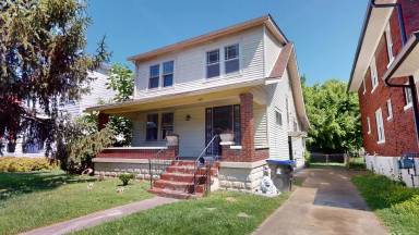 Main picture of 137 W Collins Ct