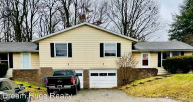 Main picture of 715 Logan Rd