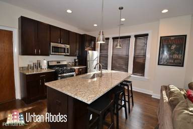 Main picture of 2556 W Argyle St