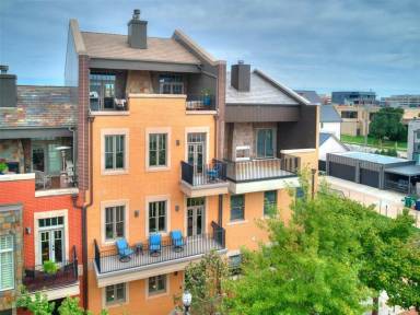 Main picture of 115 NE 3rd St