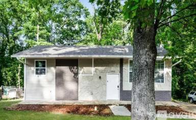 Main picture of 130 Governors Dr